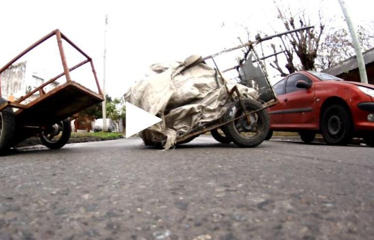 Compone canciones de barrio, para la gente cartonera.