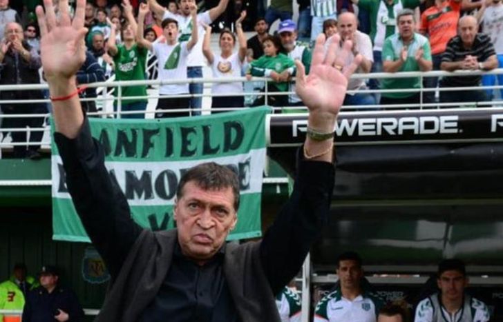 Julio Falcioni cómo DT de Banfield.