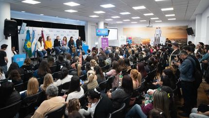 La capacitación junto al Banco Provincia se llevó adelante en el Salón Eva Perón.