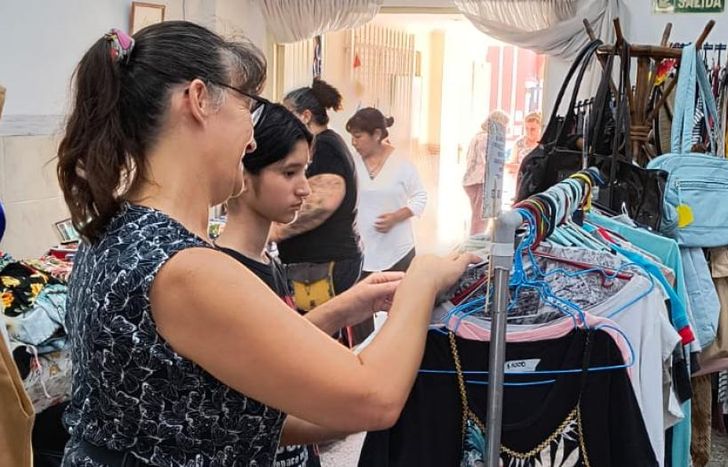 Con cajas que contienen prendas a partir de los $1000.