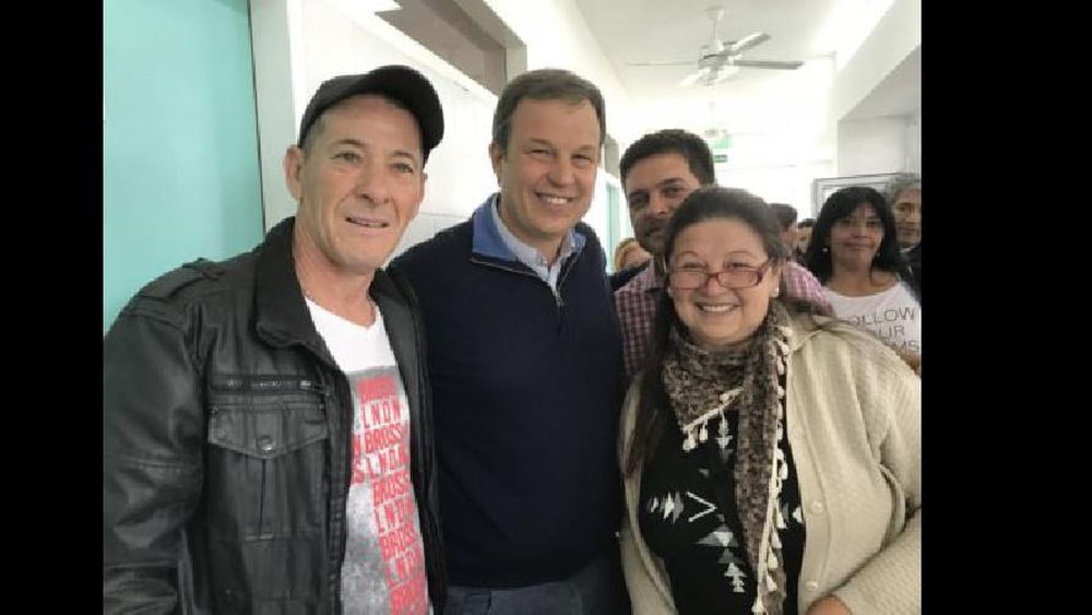 Vecinos de Brown reciben prótesis bucales gratuitas