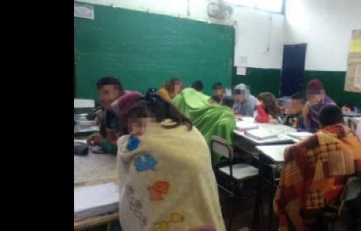 Los alumnos deben abrigarse en plena clase.
