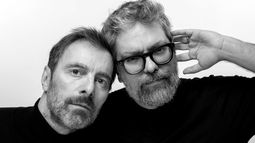 Kevin Johansen y Liniers, con música y arte. Kevin Johansen y Liniers, con música y arte.