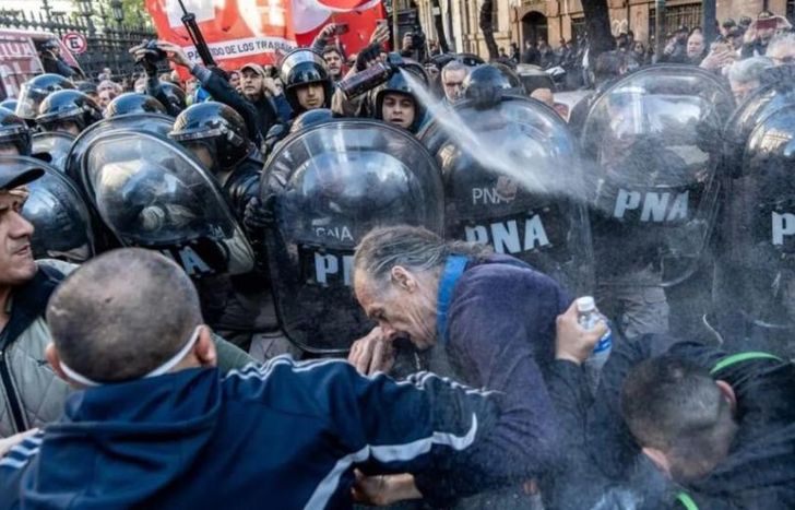 Darán información sobre cómo asistir ante heridas por gases, golpes y balas de goma.