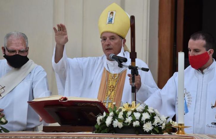 El obispo monseñor Jorge Lugones pidió por la paz social.