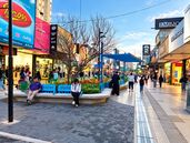 La peatonal tiene nuevos asientos, canteros y&nbsp; pérgolas.