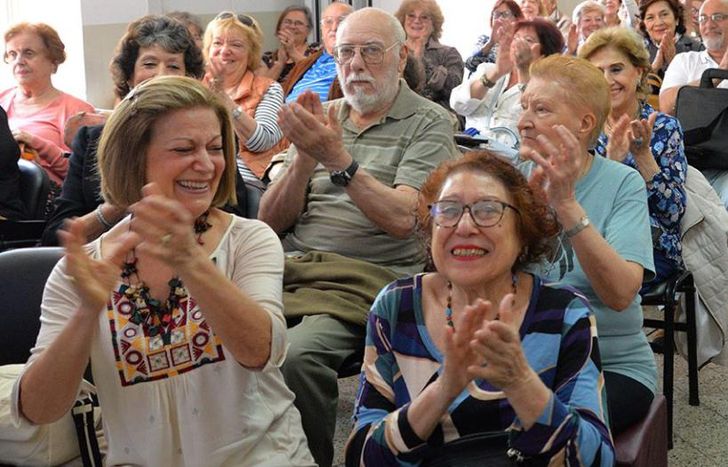 Con un lenguaje sencillo y apto para todos los interesados en sumarse.