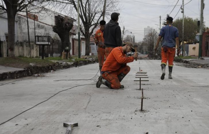 Las cuadrillas hacen reparaciones en hormigón.