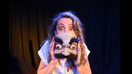 lucía cuenta con una amplia variedad de máscaras.