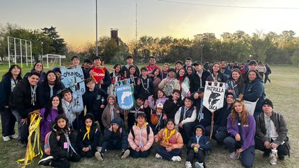 Todos los integrantes sueñan con ser parte del próximo campamento anual. Todos los integrantes sueñan con ser parte del próximo campamento anual.