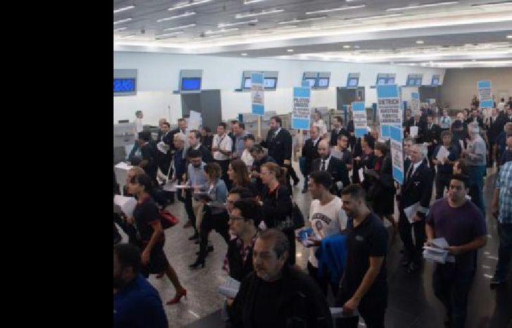 los pilotos en plena protesta.