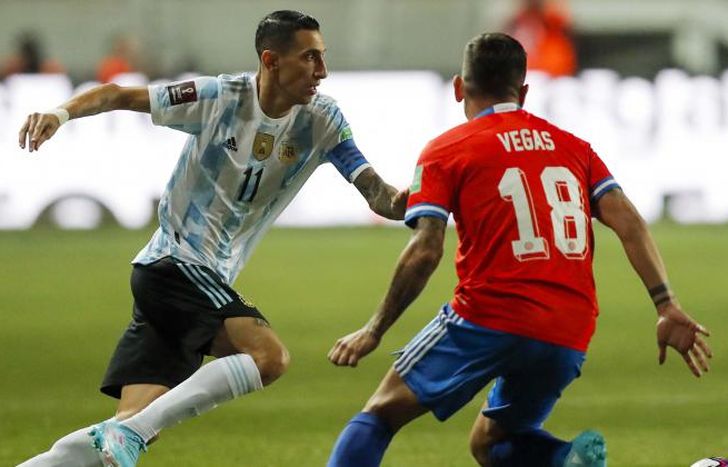 Di María, autor de un golazo, encara ante Vegas.