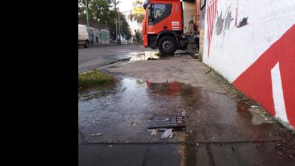 denuncian al carrefour de lomas por la falta de limpieza