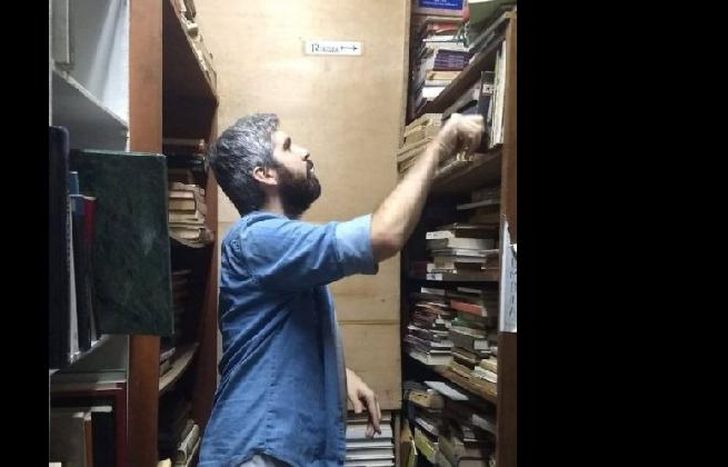 JULIÁN, CON LAS MANOS A LA OBRA.