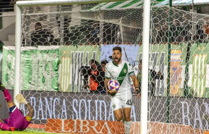 Milton Giménez fue el héroe de la noche.