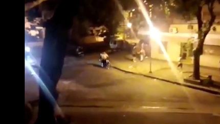 fiesta clandestina de navidad: apunalaron a un funcionario e hirieron a dos policias