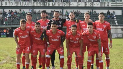 Los Andes sufrió para ganarle a Laferrere, pero llega a la última fecha dependiendo de sí mismo.