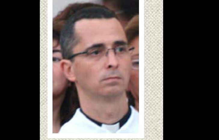 tenía 52 años y fue hallado con heridas en el cuello.