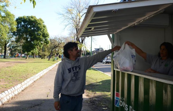 Hay puestos en parques, plazas, clubes, instituciones y delegaciones.