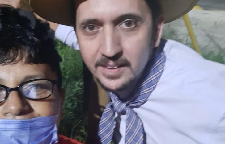 El payador David Tokar fue partícipe del festejo sorpresa.