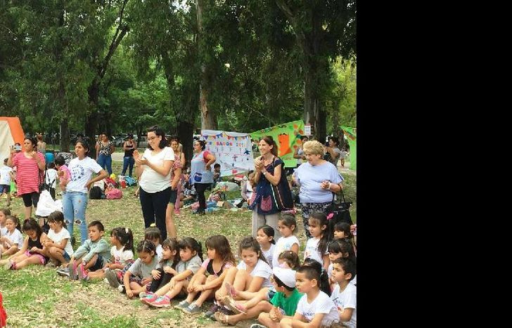 EL OBJETIVO DE LA BARRILETEADA FUE DISFRUTAR EN FAMILIA Y QUE LOS NENES ”DEJEN VOLAR SUS SUEÑOS”.