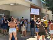 La última movilización fue en la oficina de Edesur ubicada en San Vicente. Si no se normaliza el servicio, los vecinos aclararon que volverán a marchar. La última movilización fue en la oficina de Edesur ubicada en San Vicente. Si no se normaliza el servicio, los vecinos aclararon que volverán a marchar.