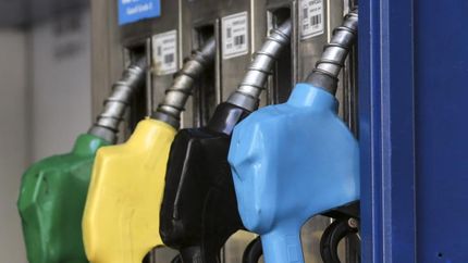 Desde este sábado aumentan los combustibles.