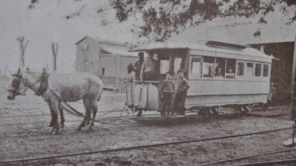 La historia de la calle Recondo en Fiorito, del tranvía a la moderna calle actual. La historia de la calle Recondo en Fiorito, del tranvía a la moderna calle actual.