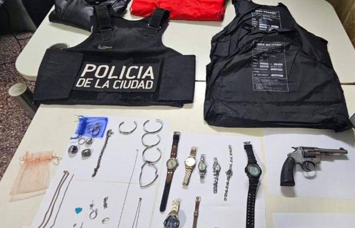 Los elementos incautados en poder del imputado.