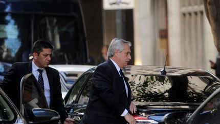 Alberto Fernández visitó durante una hora a Cristina Kirchner en su departamento de Recoleta.