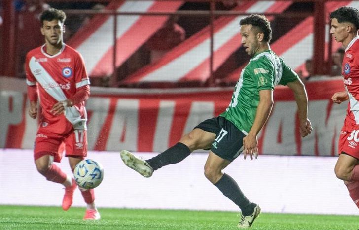 Juan Bisanz volvió a la titularidad.