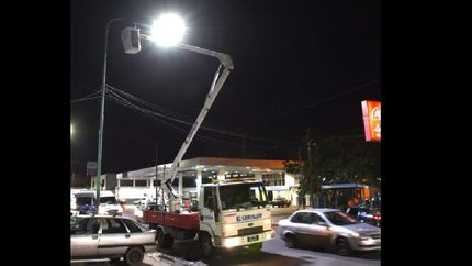 lomas: instalan mas luminarias led en calles, plazas y zonas comerciales