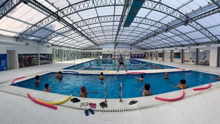 Las clases serán en el renovado natatorio del Parque de Lomas. Las clases serán en el renovado natatorio del Parque de Lomas.