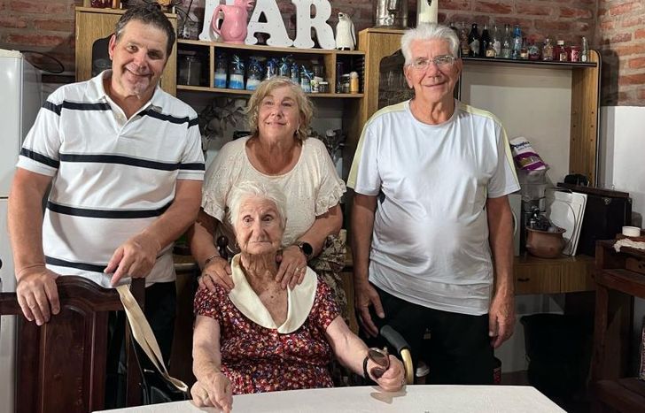 María festejó su cumpleaños rodeada de amor y afecto por parte de su familia.