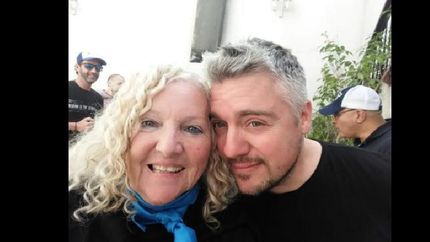 madre e hijo lomenses y solidarios.