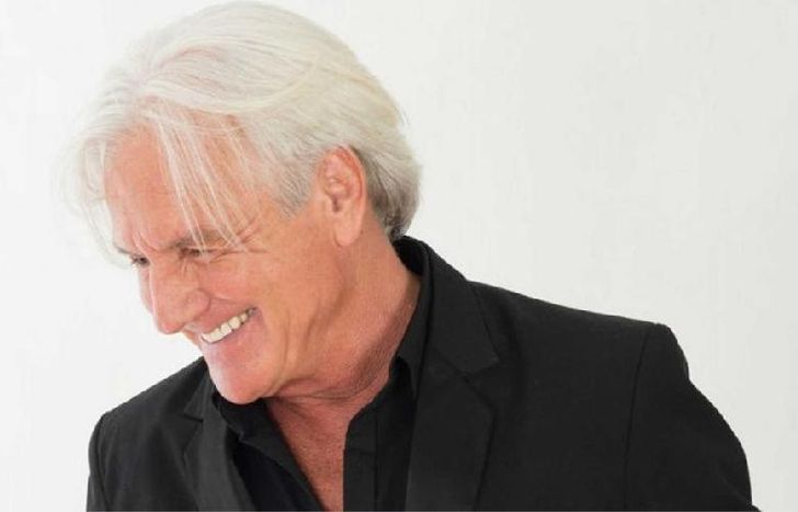 El lunes 11 de marzo, Sergio Denis cayó al foso del Teatro Mercedes Sosa.