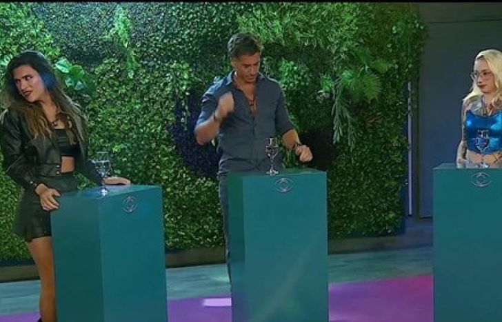 Tres jugadores se enfrentaron en un juego de preguntas y respuestas.