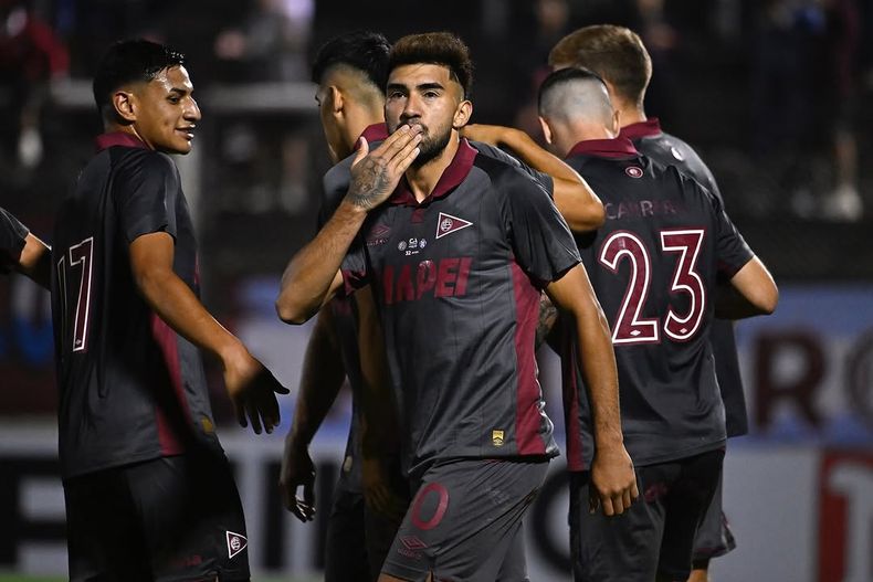 Marcelino no juega en Lan&uacute;s desde la final de la Recopa.
