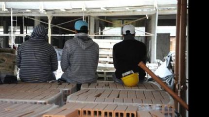 el empleo en la construccion cayo a su nivel mas bajo de los ultimos 16 meses
