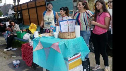 Con alegría, reciben a los vecinos y asisten a quienes están en situación de calle.