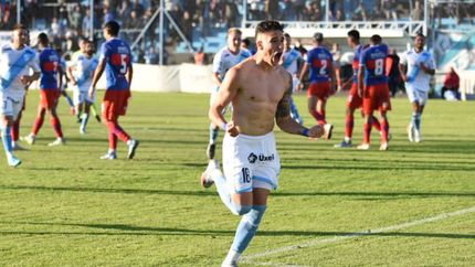 Callejo, desaforado, celebra su gol. Callejo, desaforado, celebra su gol.