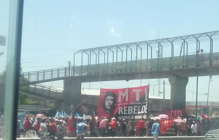 Corte de tránsito en Puente La Noria.