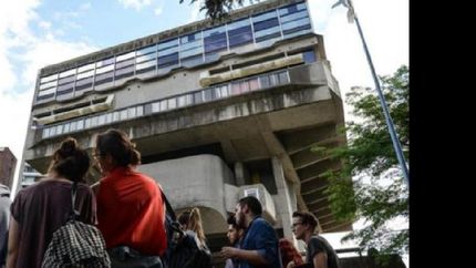 una nueva marcha contra los despidos en la biblioteca nacional