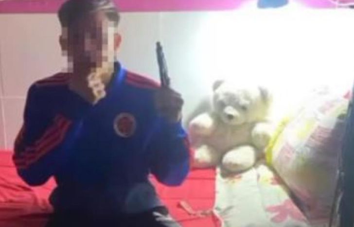 El adolescente sube fotos armado, y es considerado peligroso por sus tías.