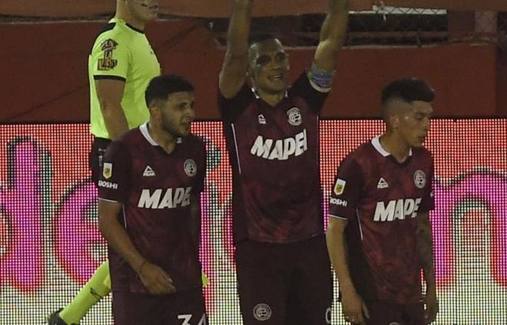 Sand celebra su gol ante Huracán.