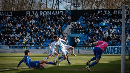 Temperley logró su cuarta victoria consecutiva y sigue alimentando su ilusión.