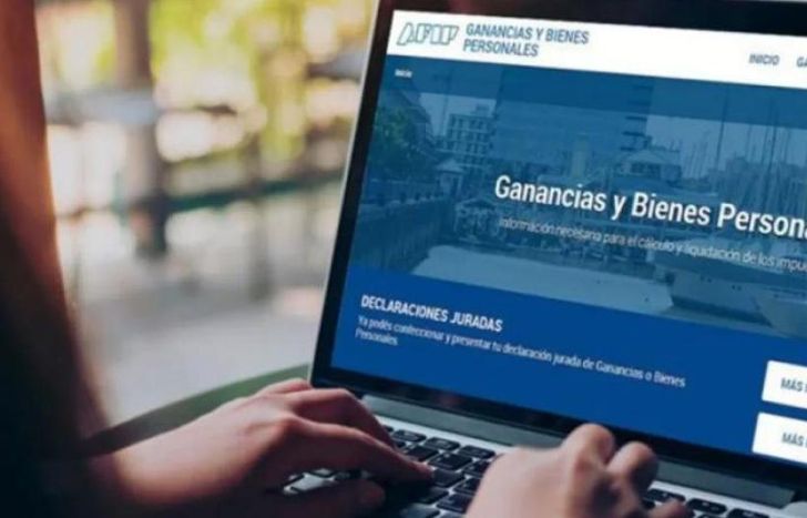 Para cargar los gastos, hay que hacer click en la pestaña SIRADIG-Trabajador.