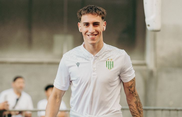 Auzmendi sigue siendo jugador de Banfield. Su pase a Central está trabado.