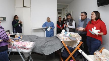 Autoridades visitaron el Hospital Alende.