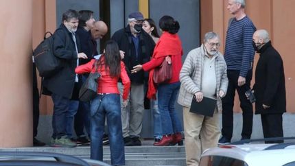De Niro, con barbijo y gorra.